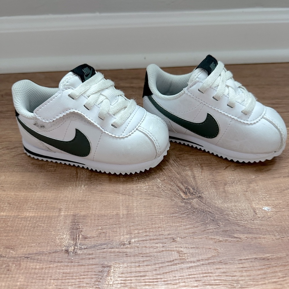 Nike Cortez Toddler easy-on sneakers 6C